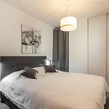 Le Palazzu-4 Apartment *